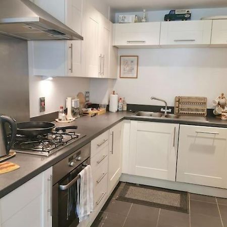 3 Bedroom Home Near Windsor Castle, Legoland, & Heathrow Slough Exteriör bild