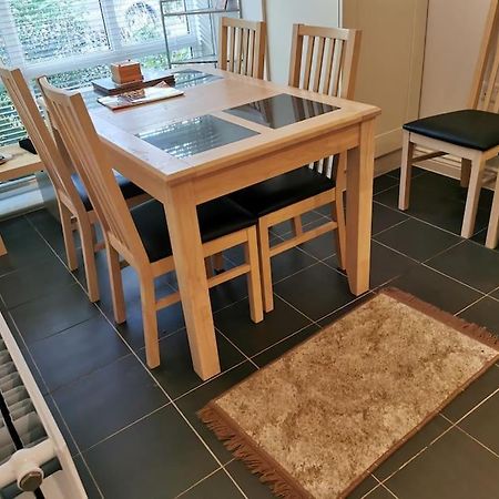 3 Bedroom Home Near Windsor Castle, Legoland, & Heathrow Slough Exteriör bild
