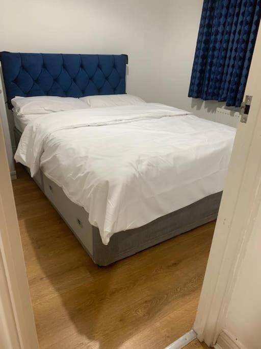 3 Bedroom Home Near Windsor Castle, Legoland, & Heathrow Slough Exteriör bild