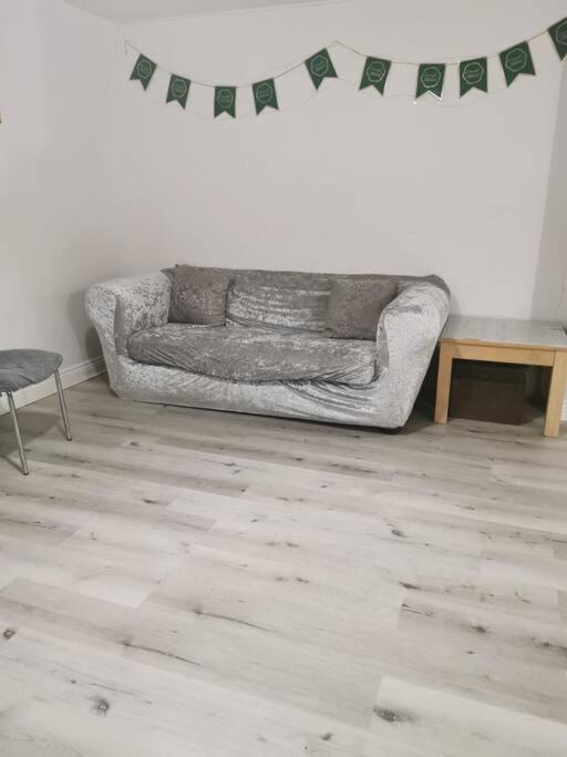 3 Bedroom Home Near Windsor Castle, Legoland, & Heathrow Slough Exteriör bild