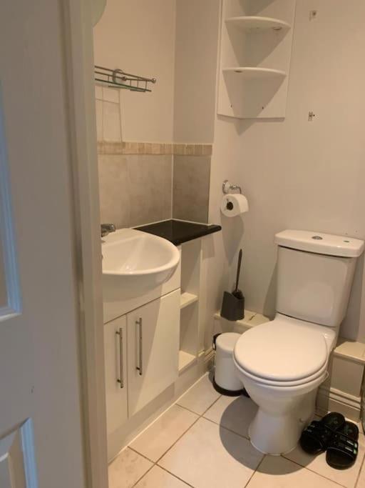 3 Bedroom Home Near Windsor Castle, Legoland, & Heathrow Slough Exteriör bild