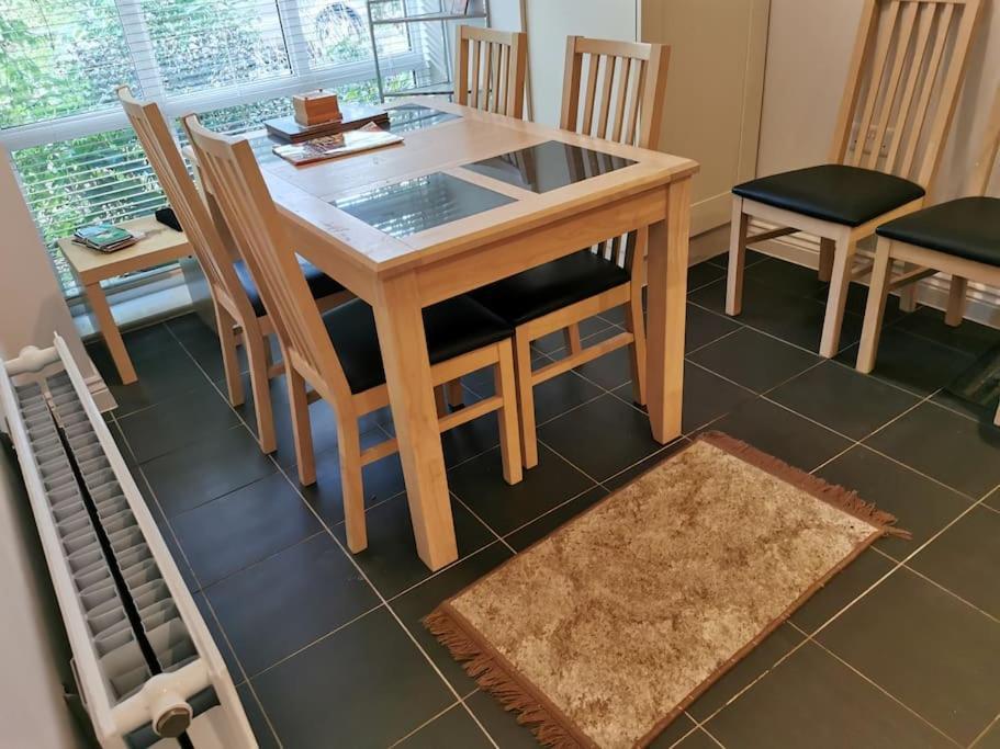 3 Bedroom Home Near Windsor Castle, Legoland, & Heathrow Slough Exteriör bild