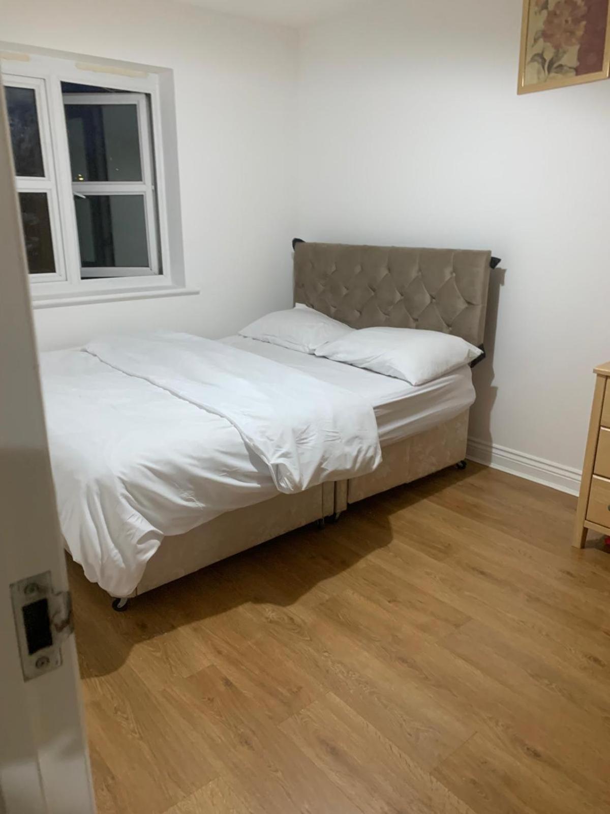 3 Bedroom Home Near Windsor Castle, Legoland, & Heathrow Slough Exteriör bild
