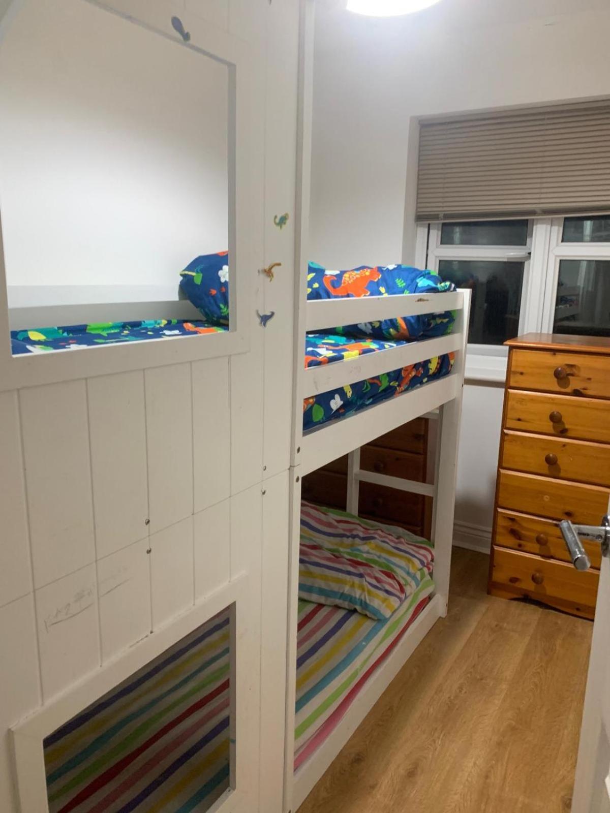 3 Bedroom Home Near Windsor Castle, Legoland, & Heathrow Slough Exteriör bild